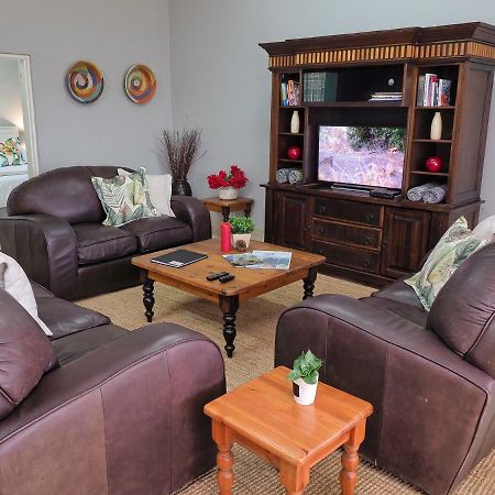 Poinsettia Family Cottage เฮซีวิว ภายนอก รูปภาพ
