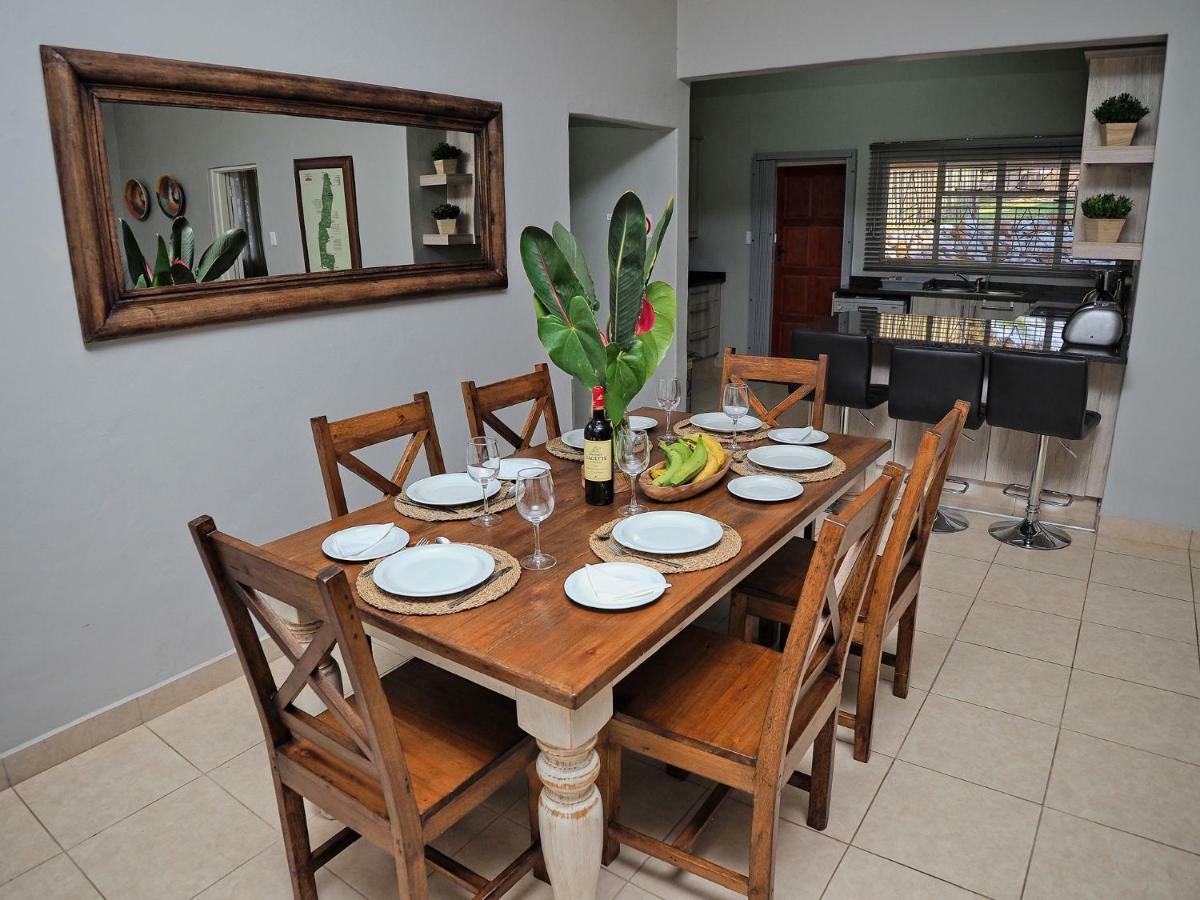 Poinsettia Family Cottage เฮซีวิว ภายนอก รูปภาพ
